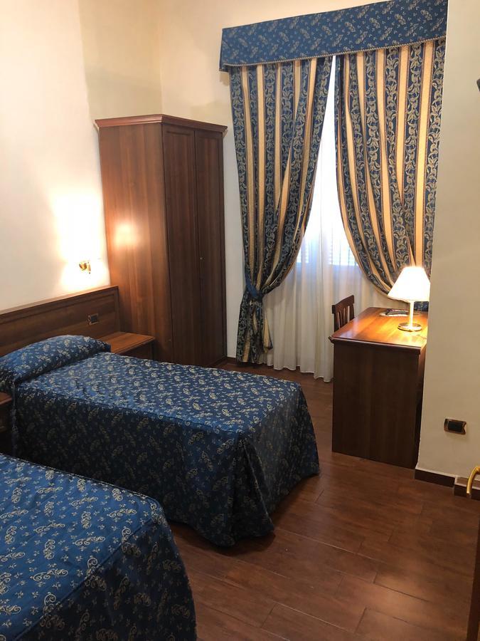Camera Matrimoniale/Doppia con Letti Singoli con Bagno Privato